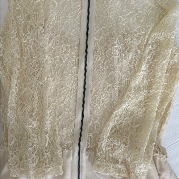 NOT FOR SALE
GUESS PEPLUM BLOUSE TOP
CREAM LONG SLEEVE BACK ZIP - Picture 7 of 12